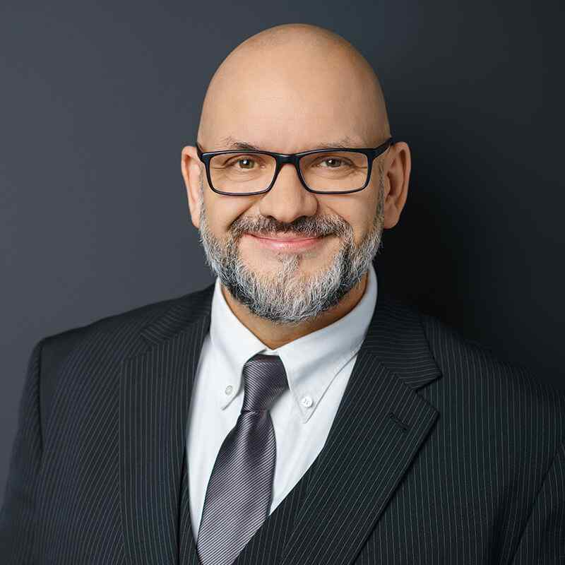 https://www.deallegal.it/wp-content/uploads/2019/10/image_team_07.jpg